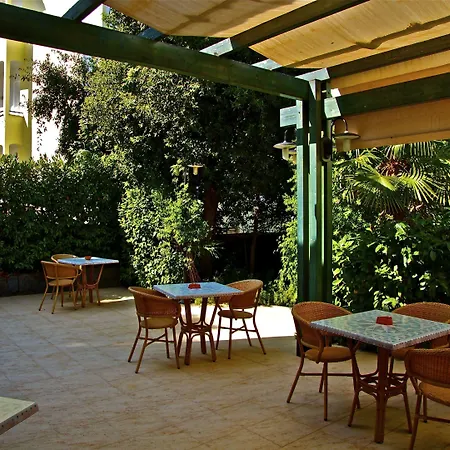 Vittoria 3* Ischia