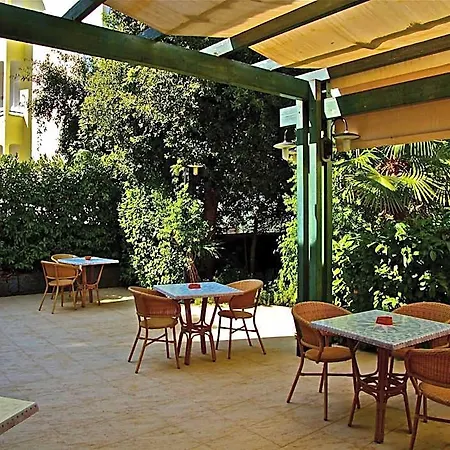 Vittoria 3* Ischia