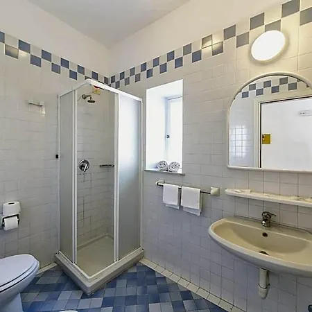 Vittoria 3* Ischia