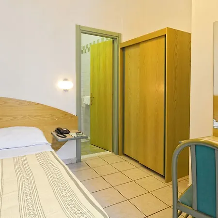 Vittoria イスキア島