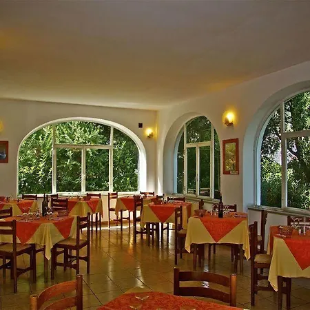 Vittoria Hotel Ísquia