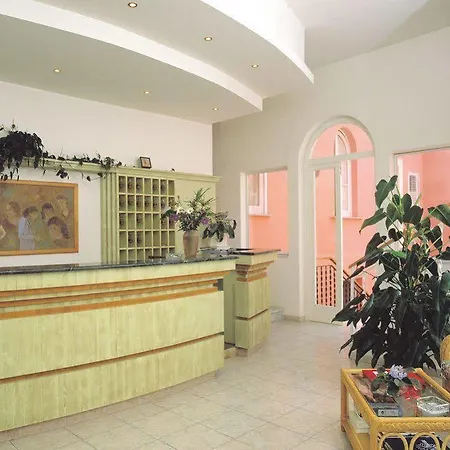 Vittoria ホテル 3*